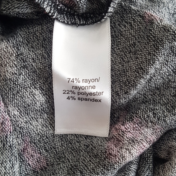 Maurices Long Sleeve Keyhole Floral Top Size XL - Picture 7 of 9